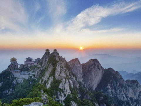 老君山風景區在哪里，位于洛陽市欒川縣七里坪村